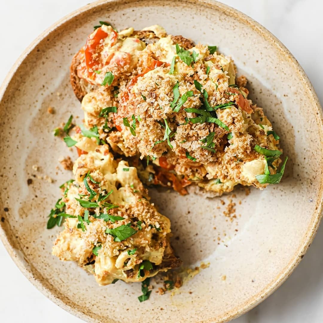 Vegan Mac and Cheese Toast