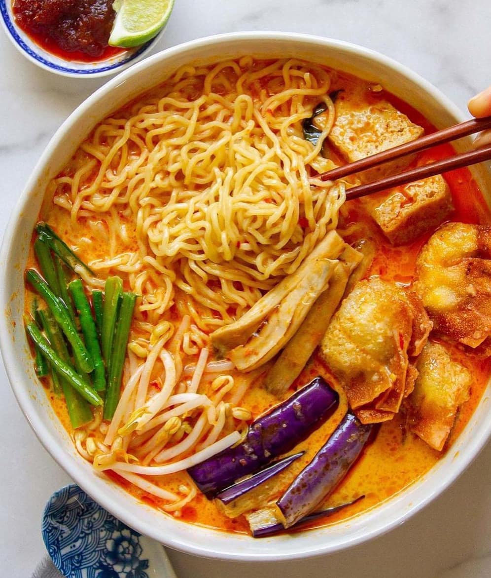 Vegan Curry Laksa Mee Noodle Soup