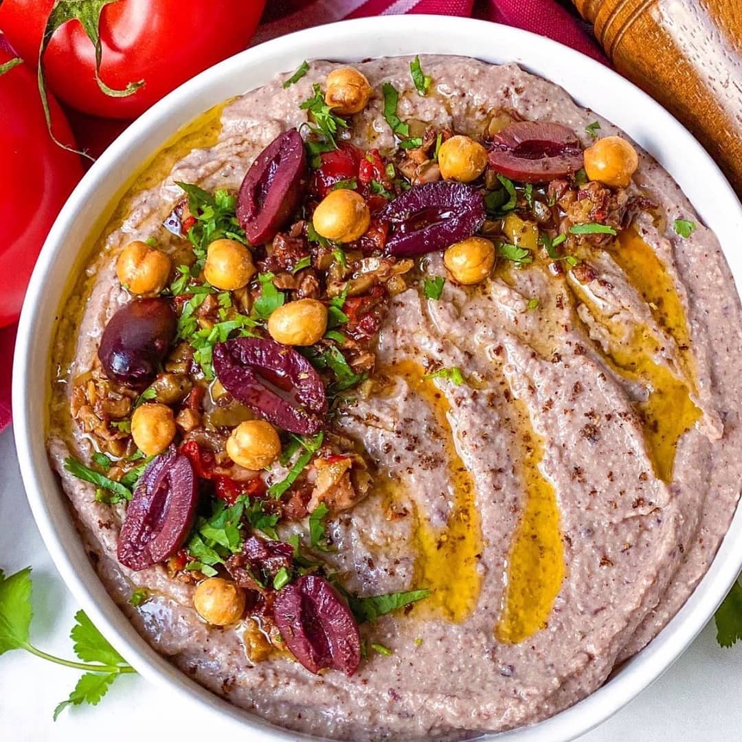Mediterranean Hummus with Kalamata Olives