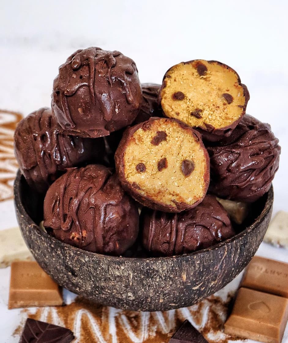 5-Ingredient Pumpkin Cookie Dough Protein Truffles