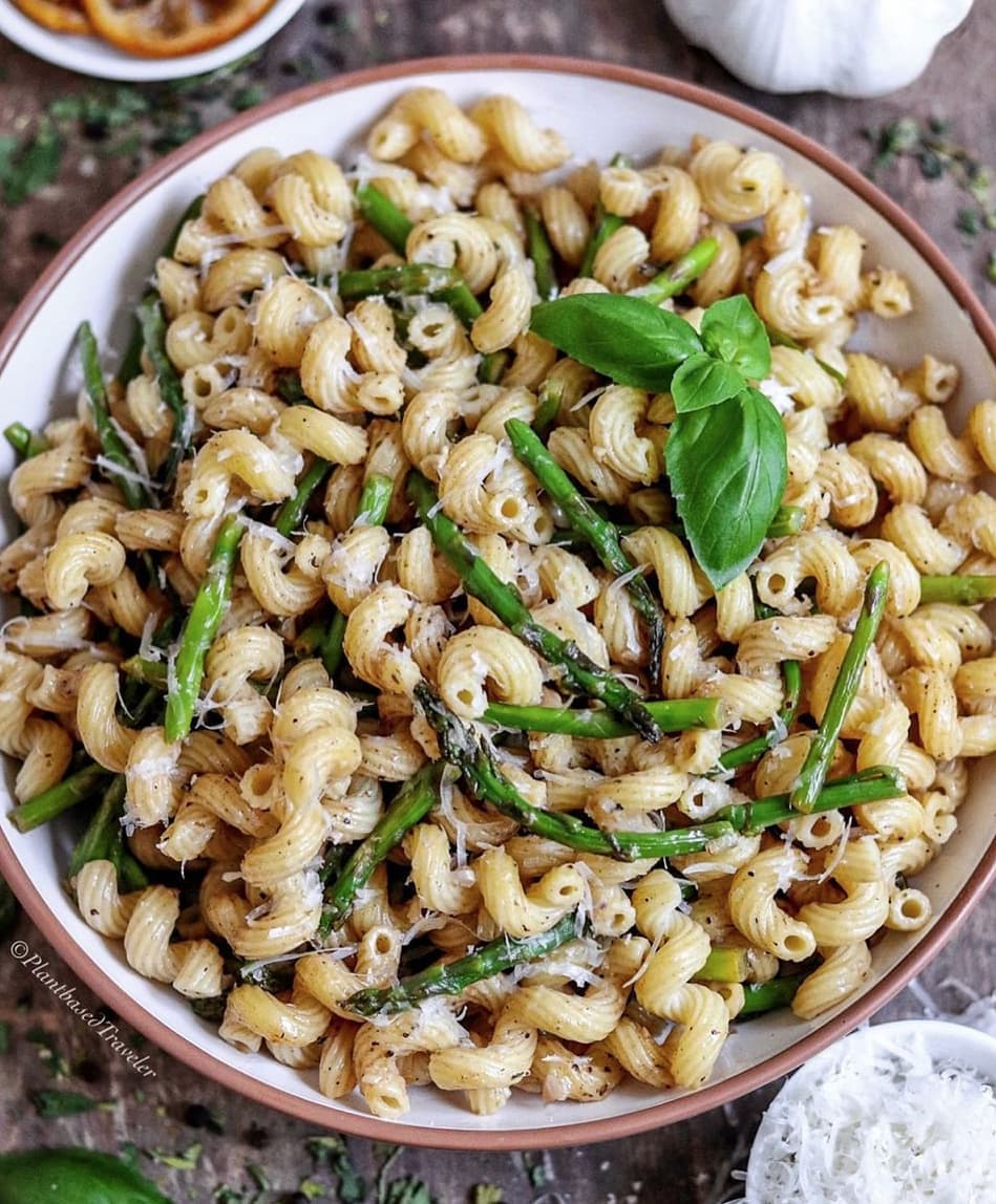 Lemon Garlic Butter Pasta with Asparagus