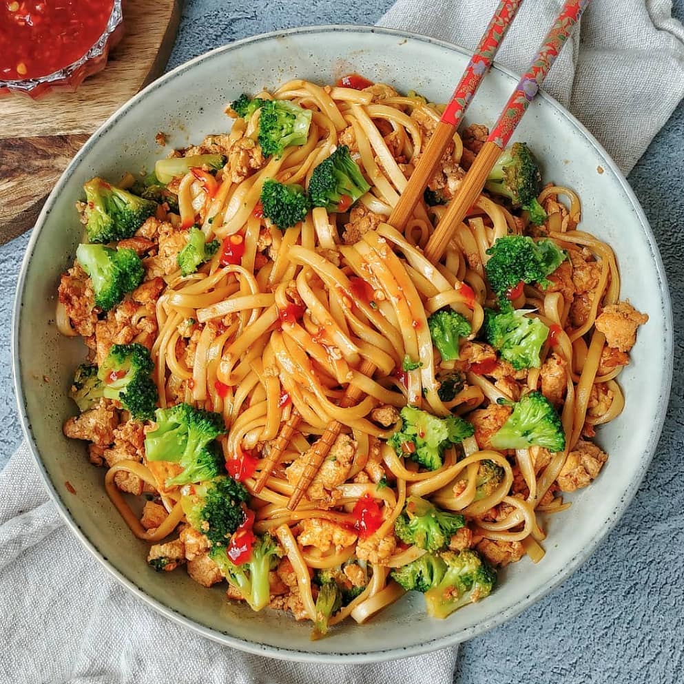 Stir Fry Noodles with Tofu and Broccoli
