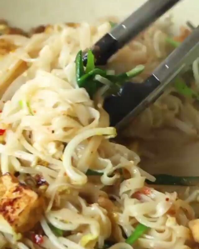 Vegan Pad Thai with Tofu and Sprouts