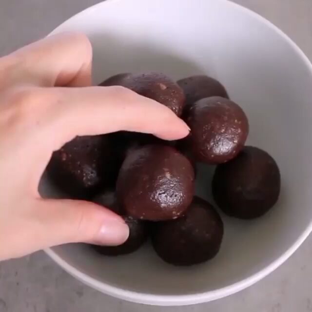 No-Bake Vegan Brownie Bites