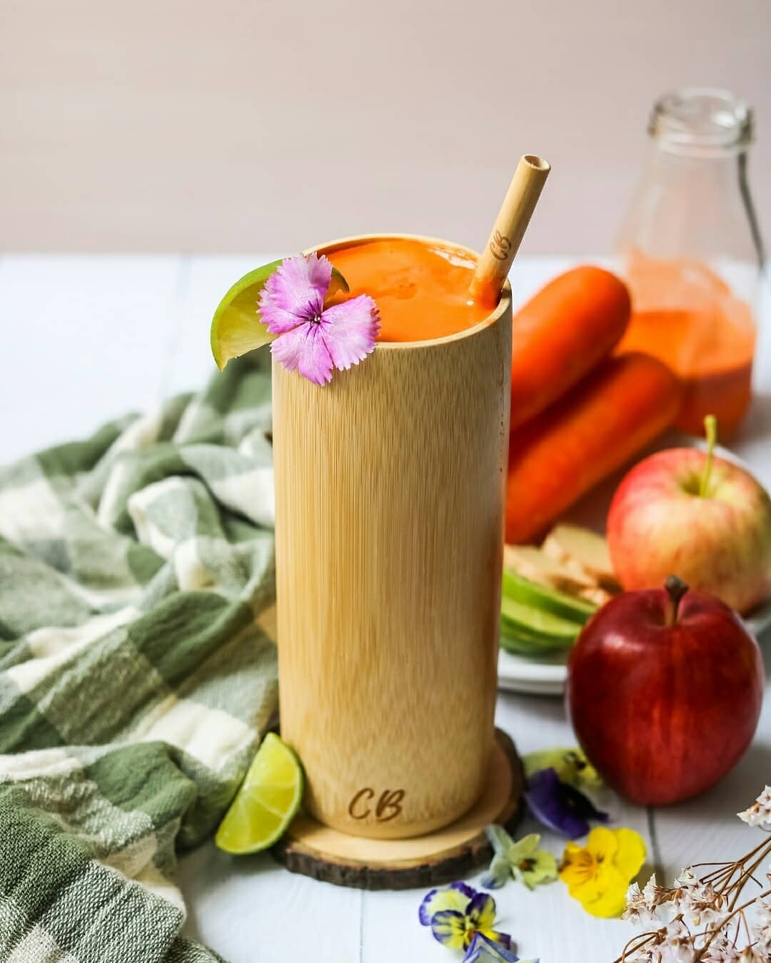 Fresh Apple Carrot Ginger Juice