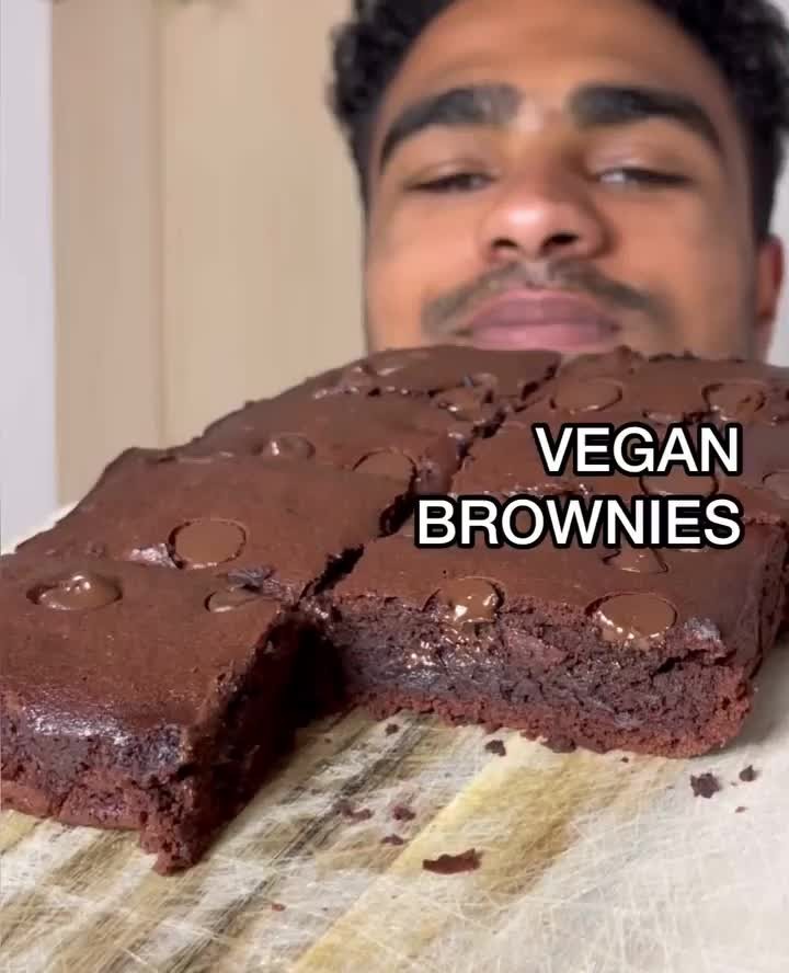 Simple Vegan Chocolate Chip Brownies