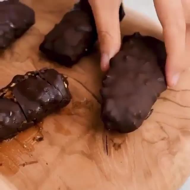 Easy Chocolate Banana Peanut Treats
