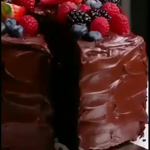 Fudgiest Vegan Chocolate Cake