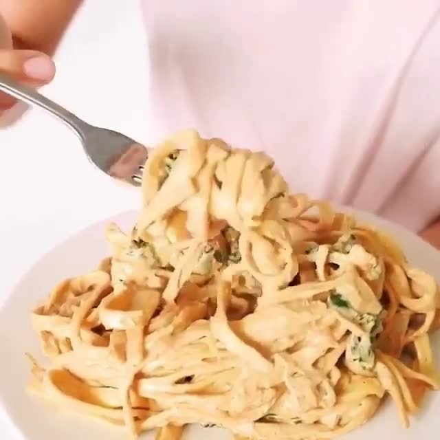 Creamy Vegan Pasta with Cashew Sauce