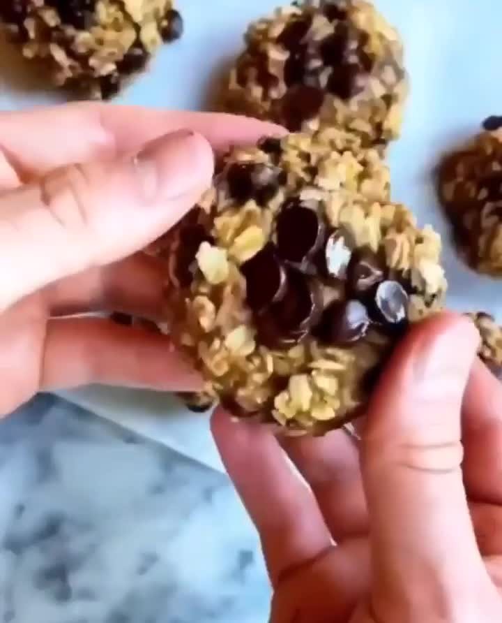 Vegan Banana Oat Chocolate Chip Cookies