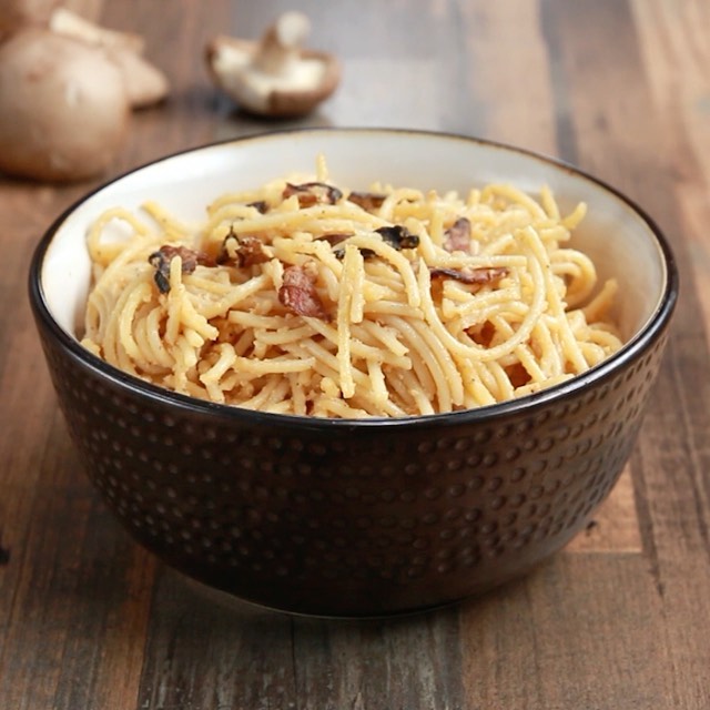 Vegan Spaghetti Carbonara with Mushrooms