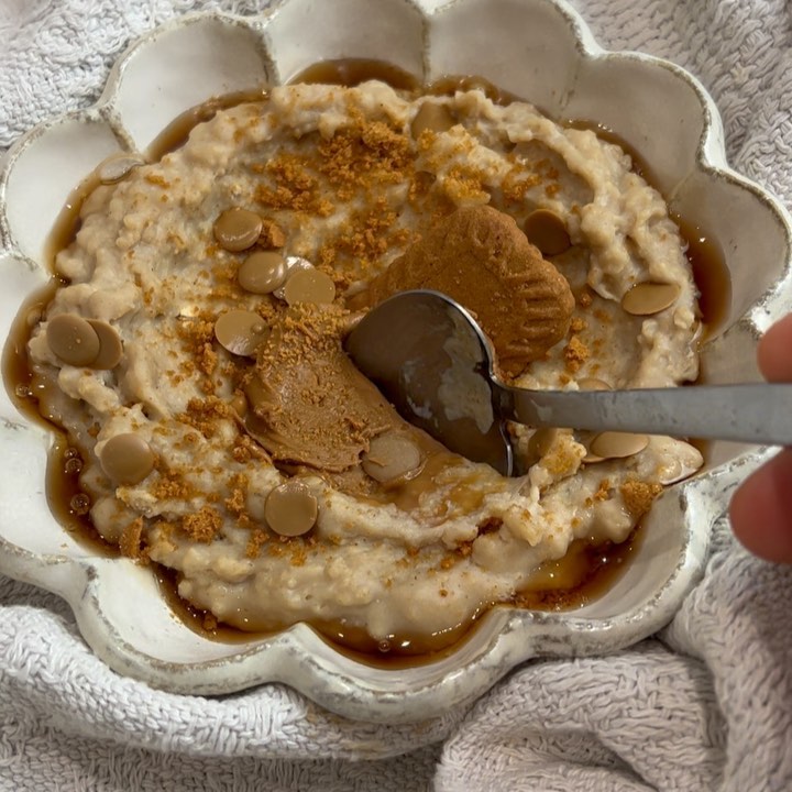 Biscoff-Topped Perfect Morning Oats