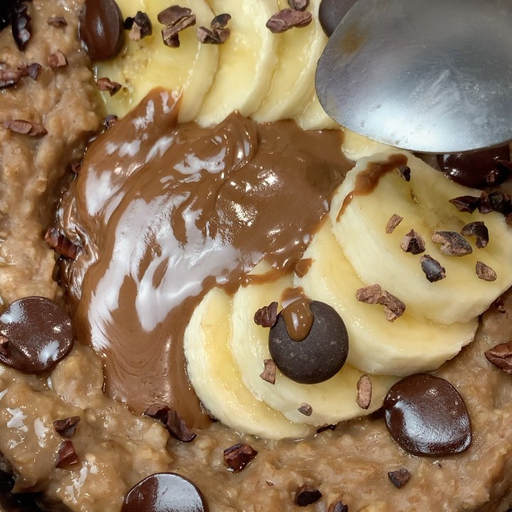 Dreamy Chocolate Hazelnut Oat Bowl