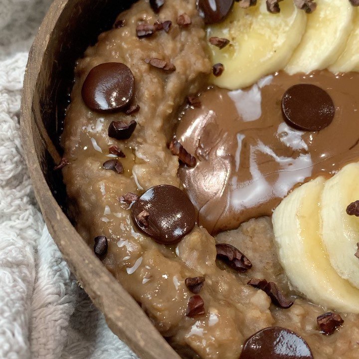Dreamy Chocolate Hazelnut Oat Bowl