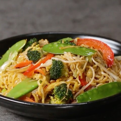 Easy Veggie-Packed Chow Mein Stir-Fry