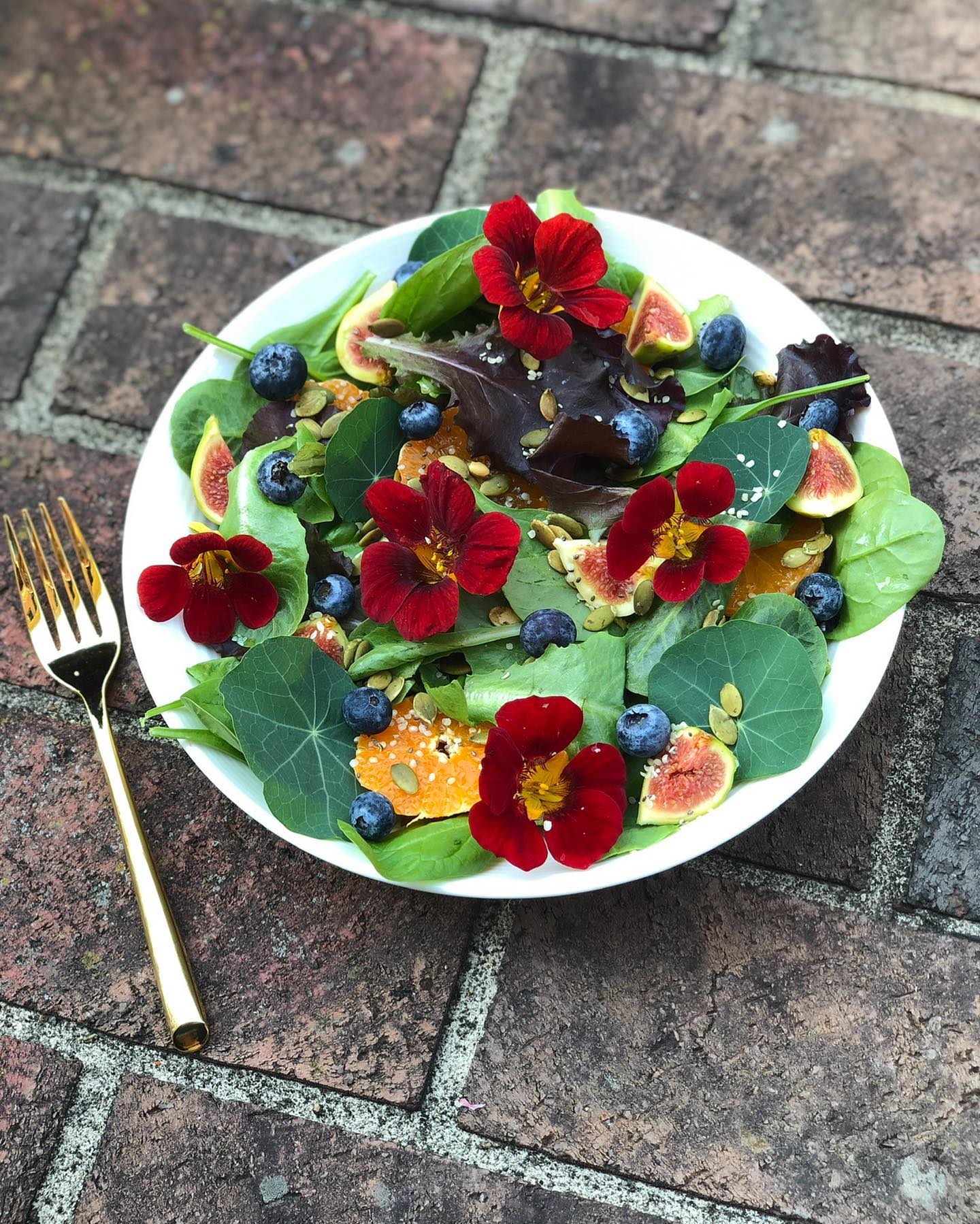 Fresh Green Salad with Fruits and Seeds