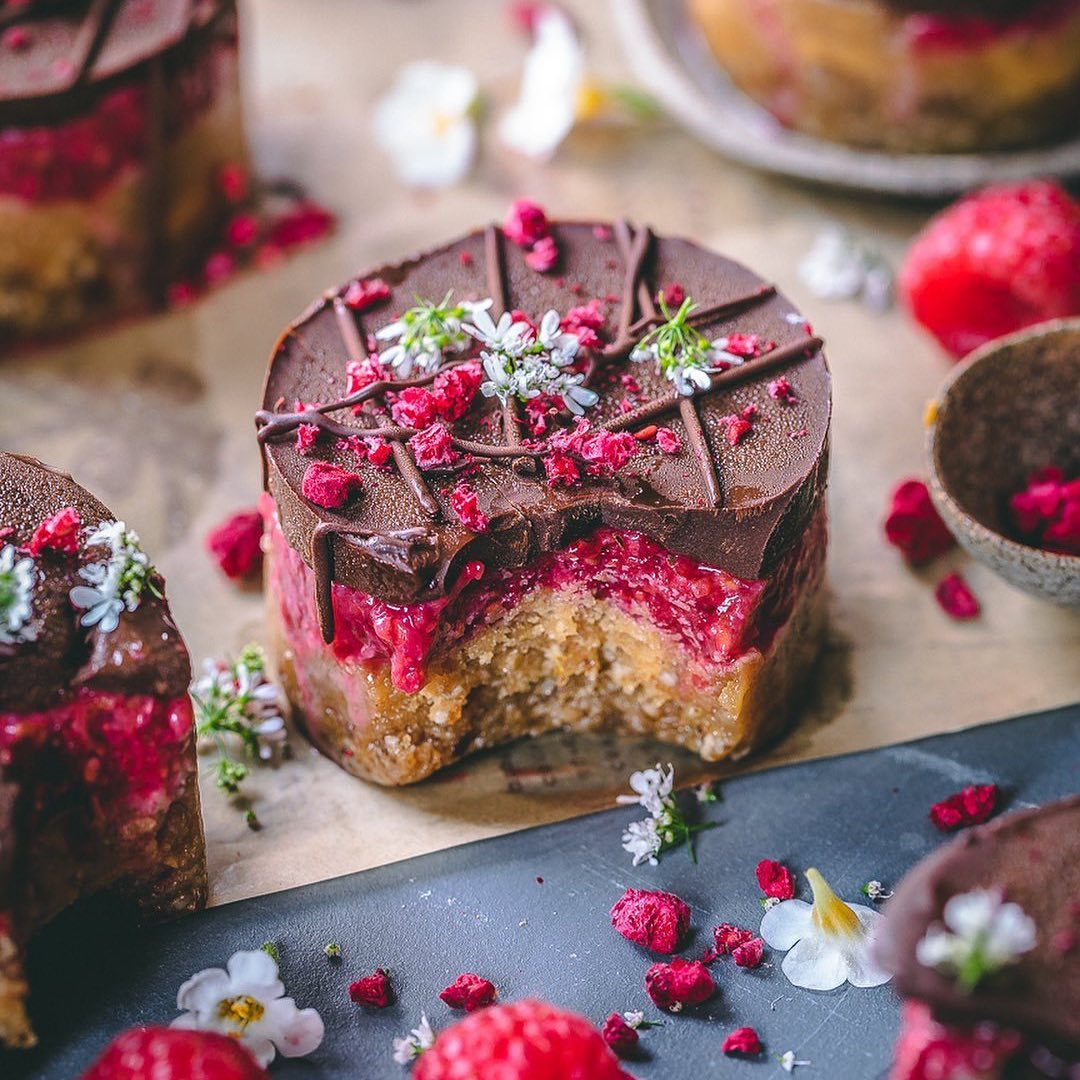 Raw Raspberry Peanut Butter Cakes