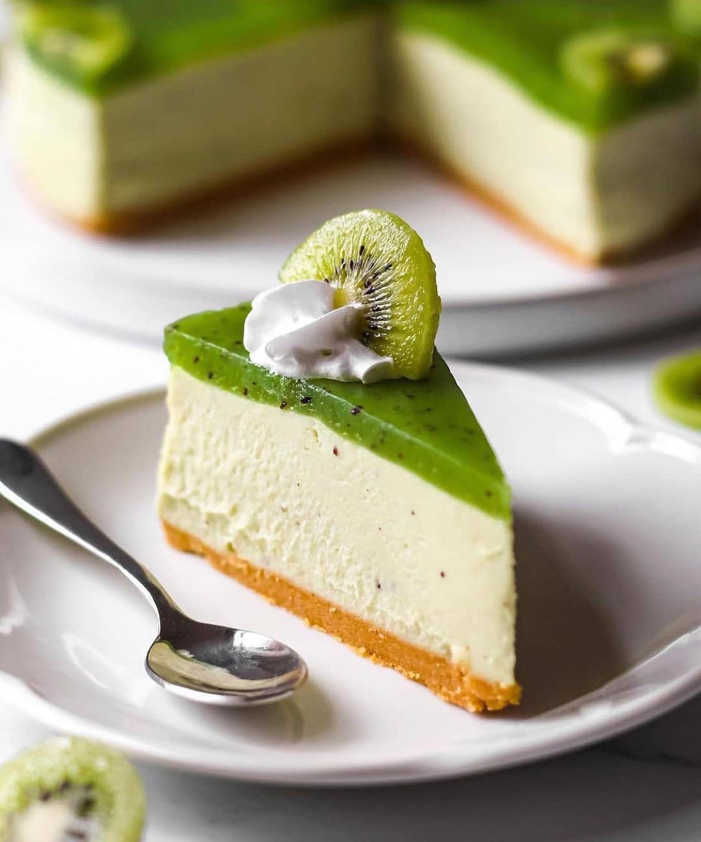 Vegan No-Bake Kiwi Cheesecake