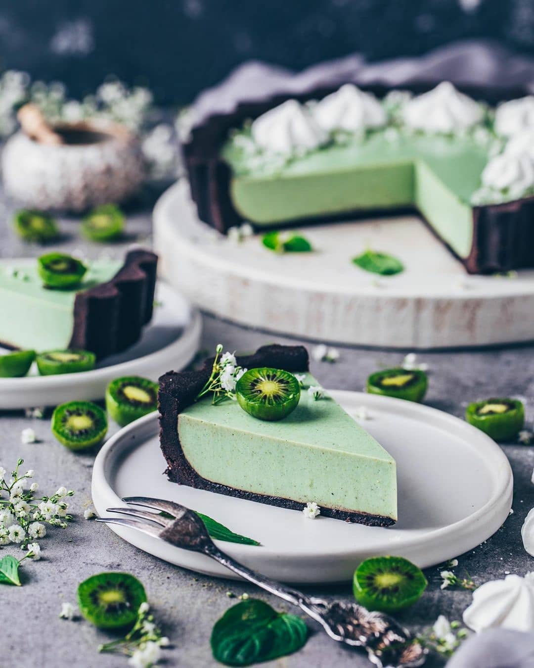 Quick Matcha Kiwi Cheesecake Pie