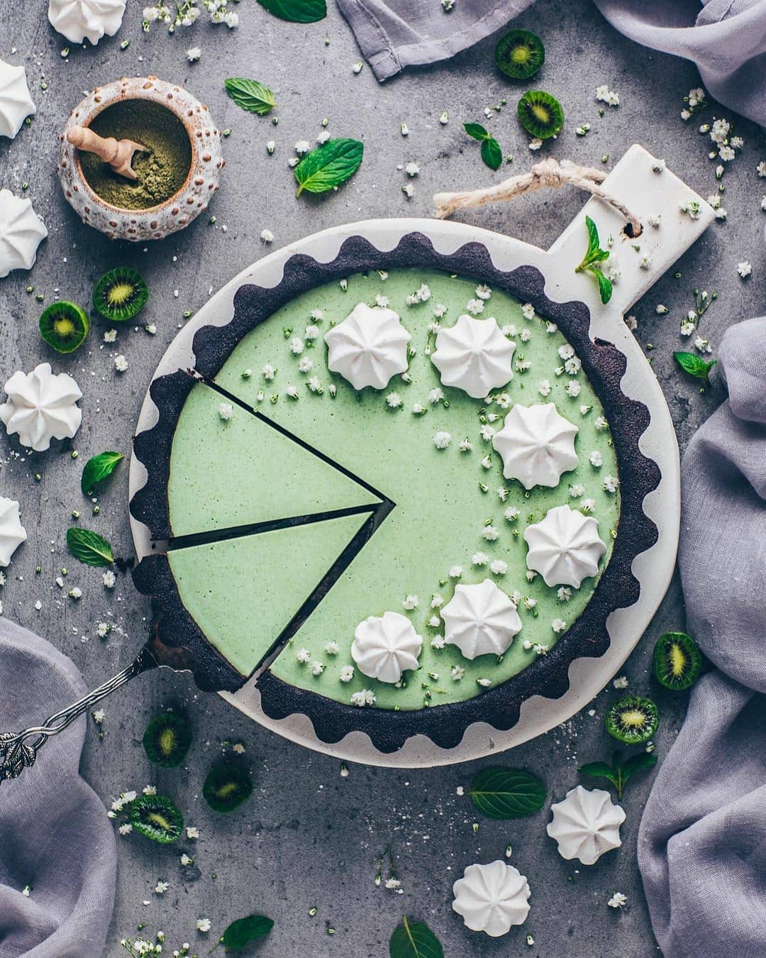Quick Matcha Kiwi Cheesecake Pie