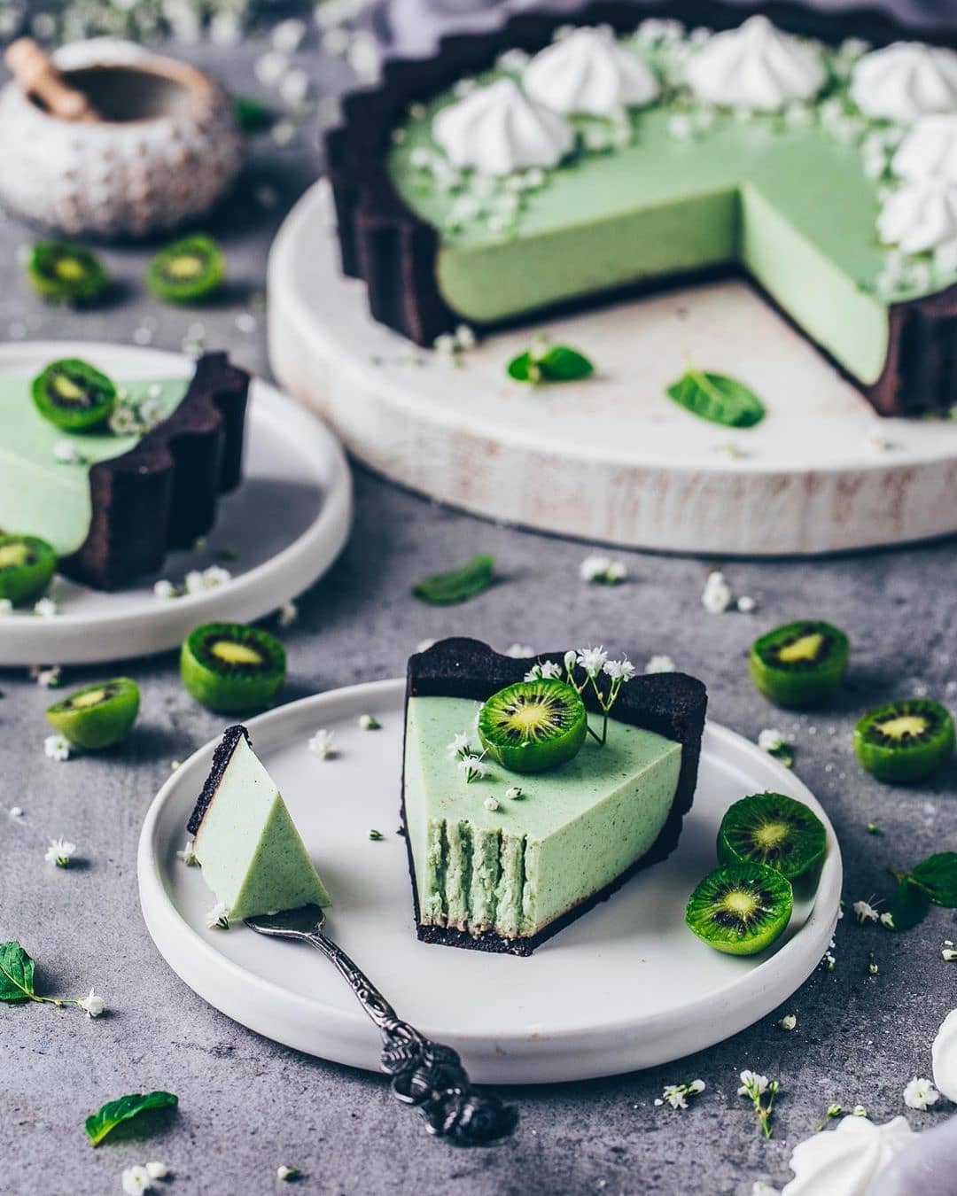Quick Matcha Kiwi Cheesecake Pie