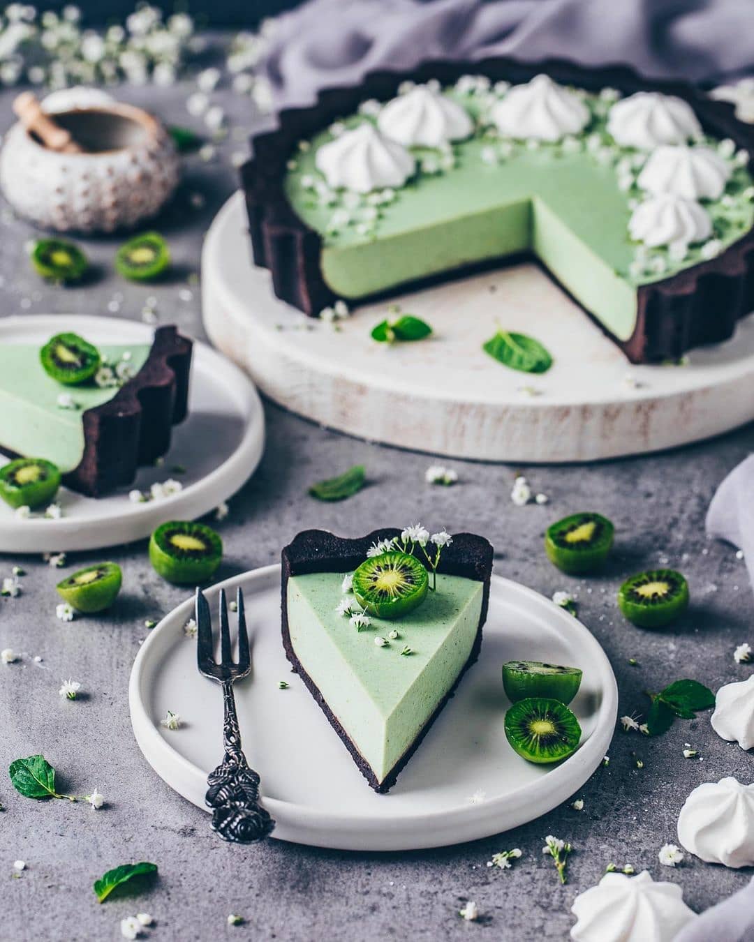 Quick Matcha Kiwi Cheesecake Pie