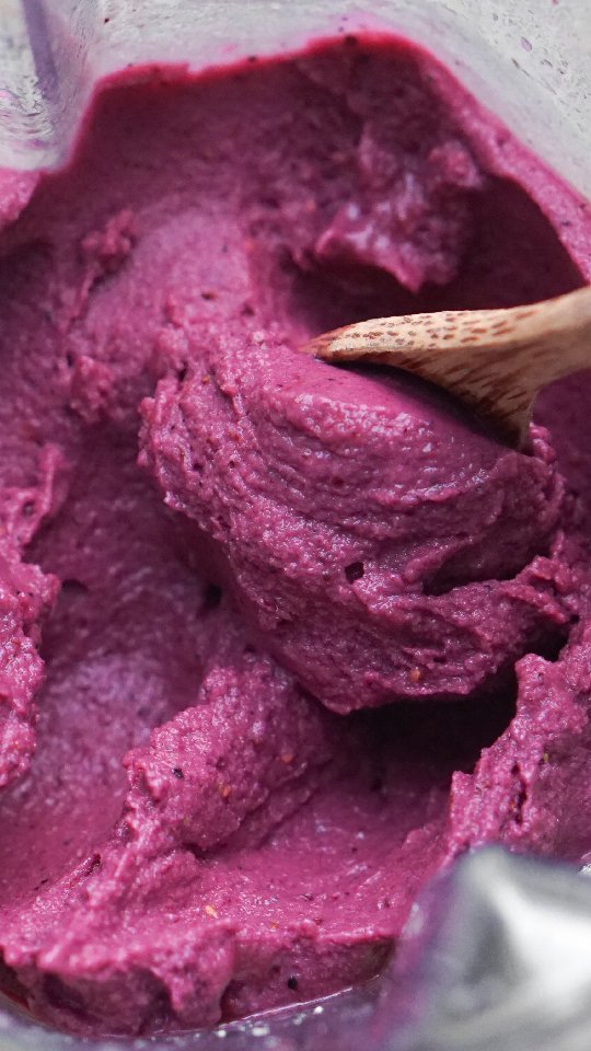 Simple Frozen Berry and Banana Nicecream