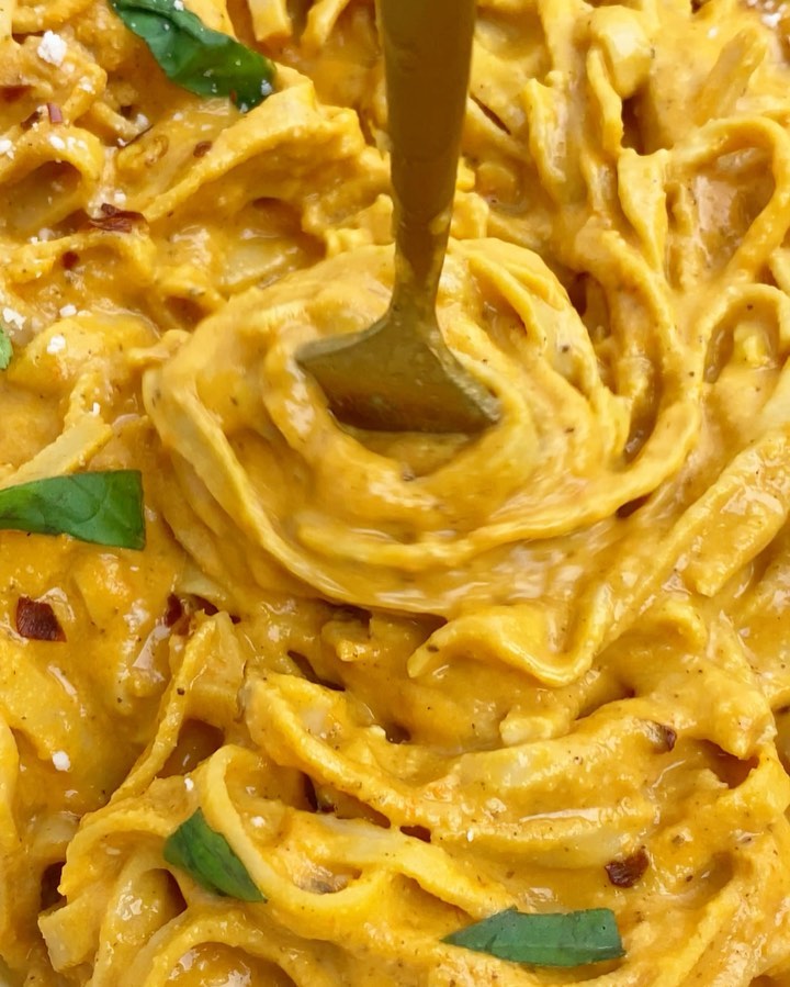 Creamy Red Pepper Pasta with Soybean Fettuccini