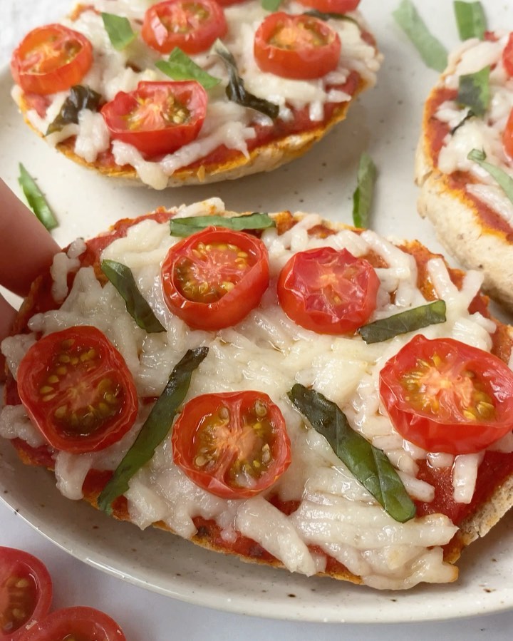Herb Bun Pizza Toast with Vegan Cheese and Fresh Basil