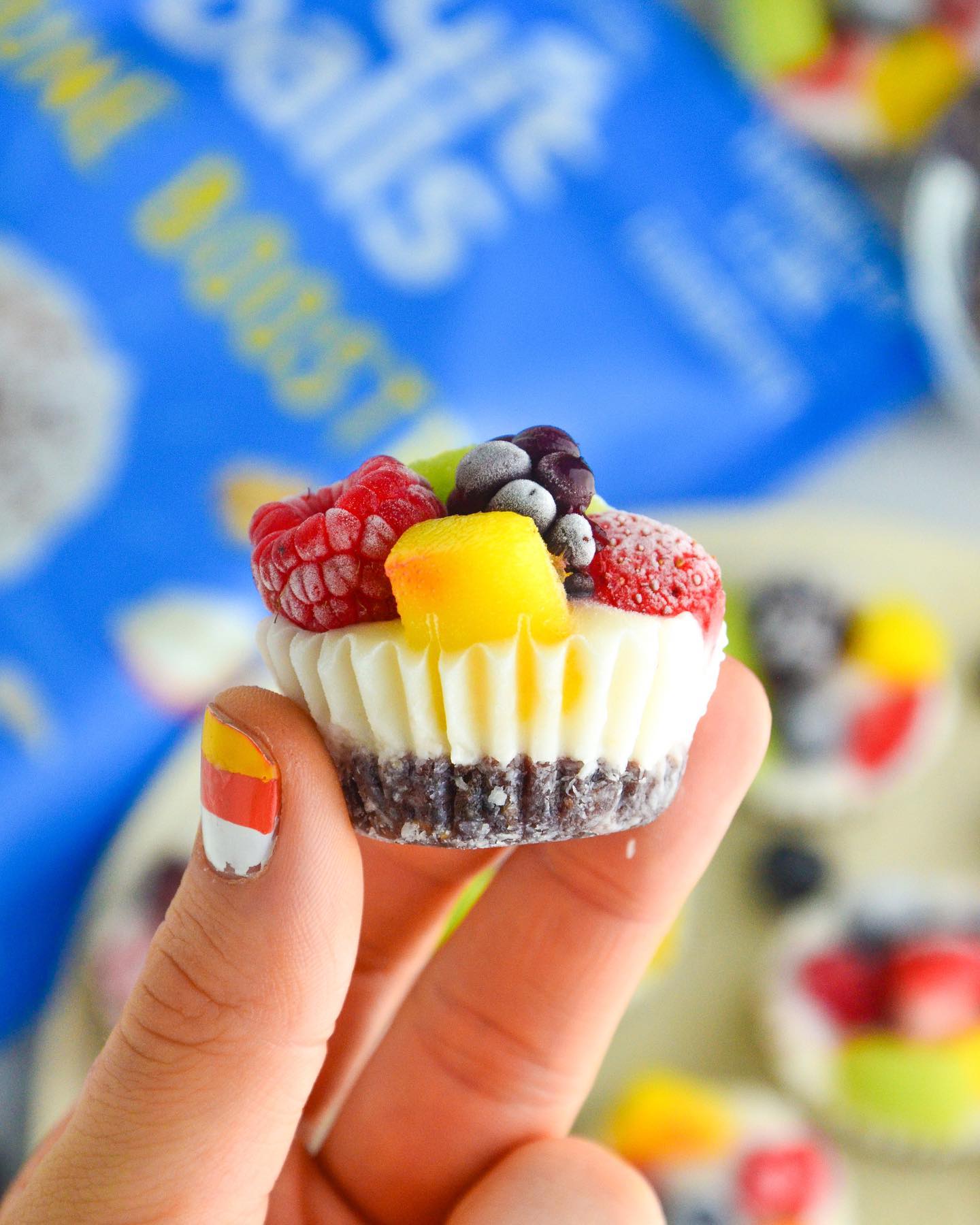 Easy Frozen Yogurt Fruit Cups with @Naturesgardenus Fruit Balls