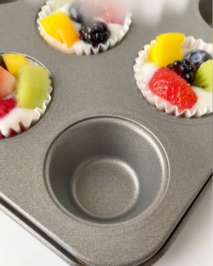 Easy Frozen Yogurt Fruit Cups with @Naturesgardenus Fruit Balls
