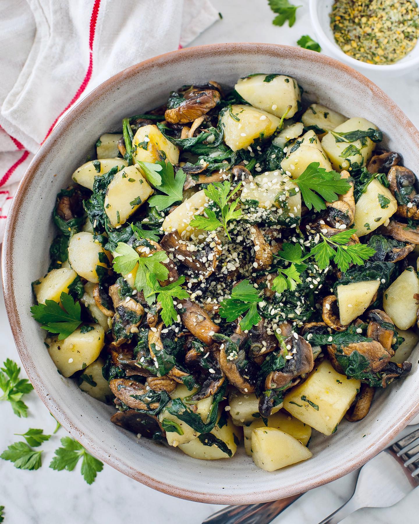 Garlic Potatoes with Spinach and Mushrooms