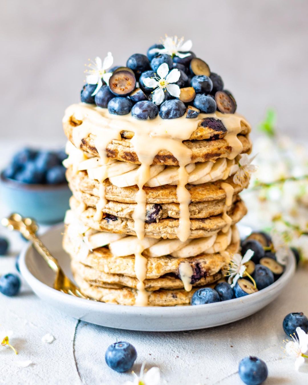 Blueberry Pancakes with Oats and Coconut Flour