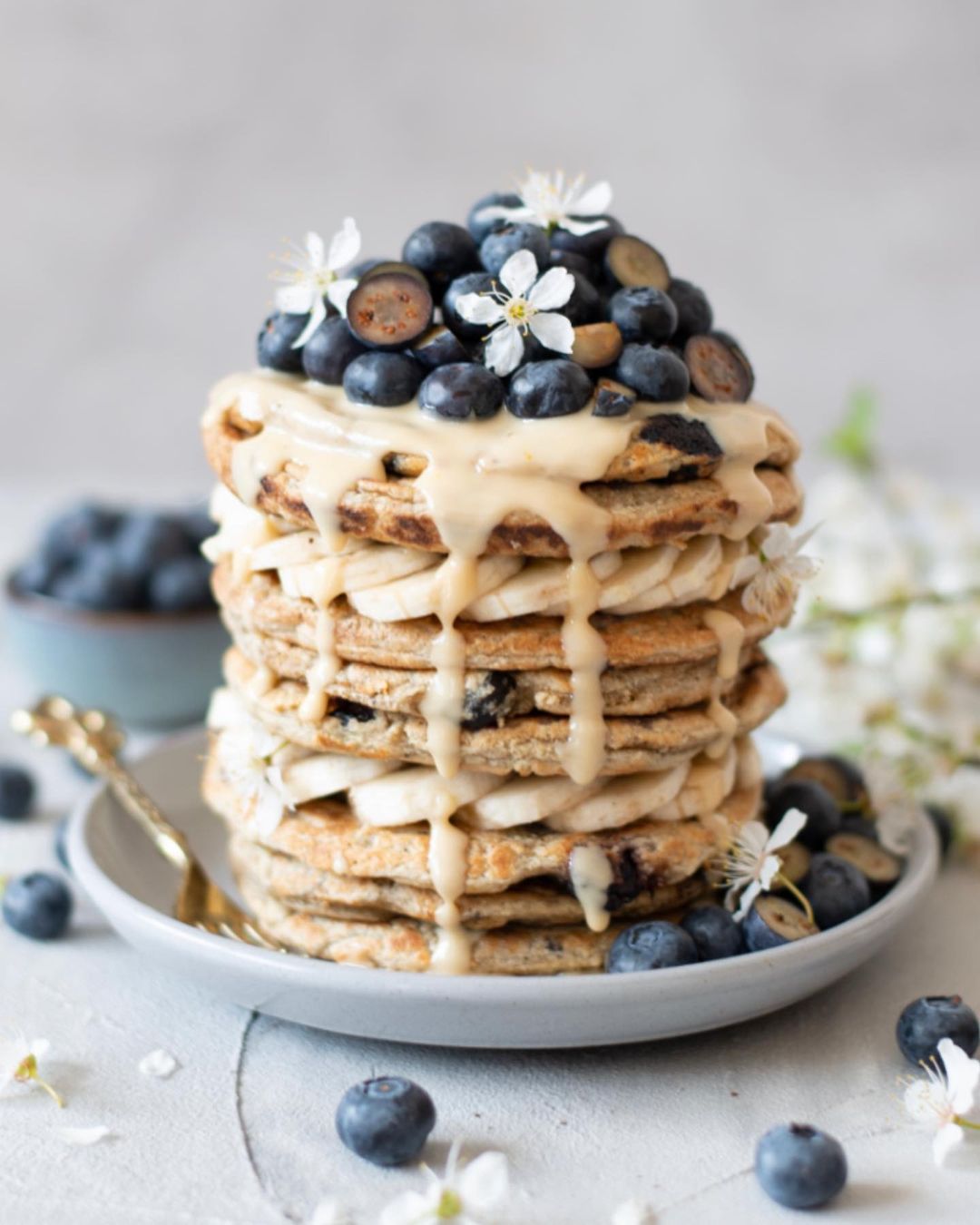 Blueberry Pancakes with Oats and Coconut Flour