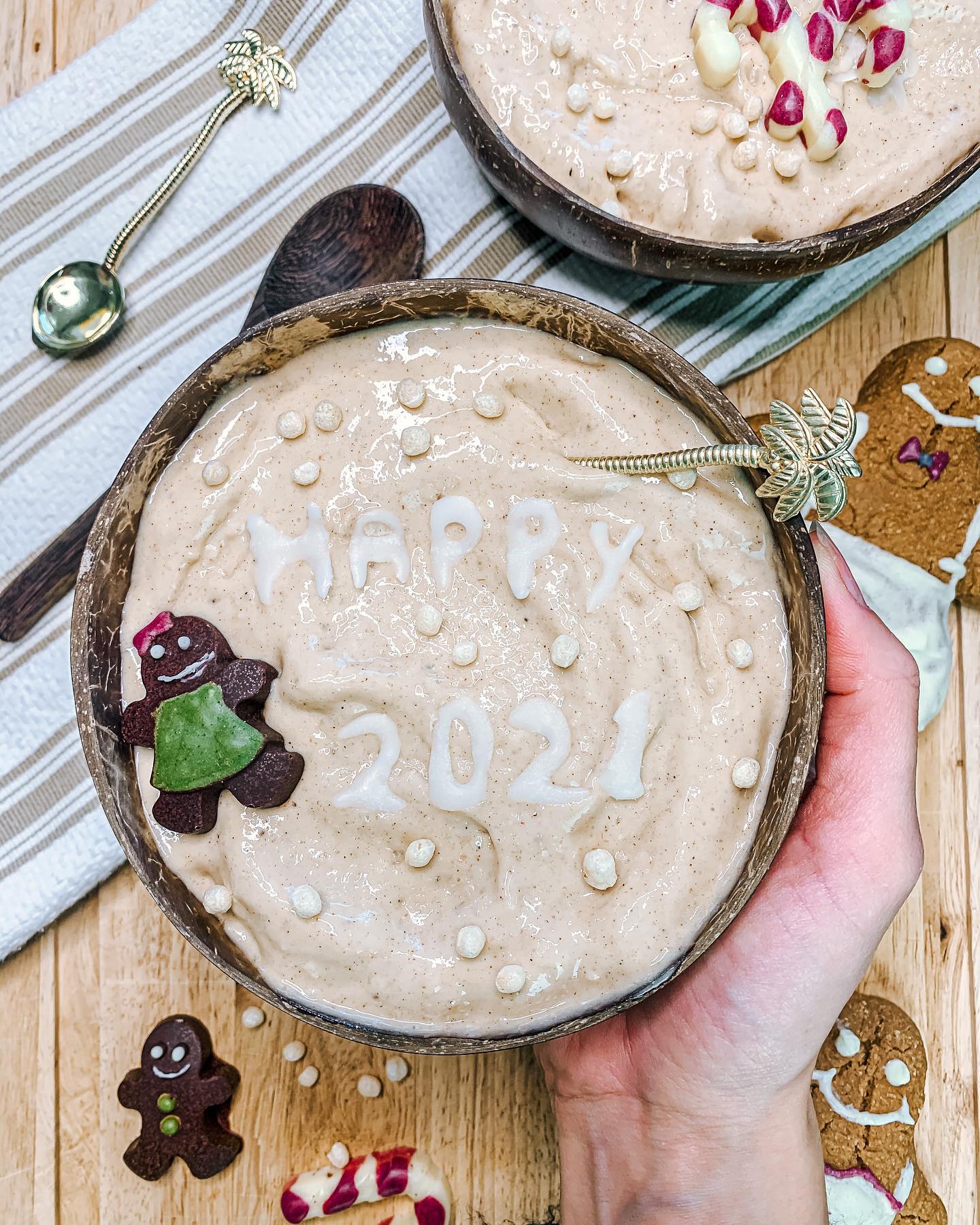 Gingerbread Smoothie Bowl