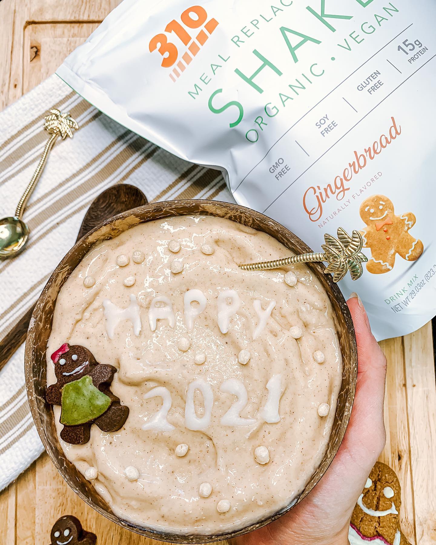 Gingerbread Smoothie Bowl
