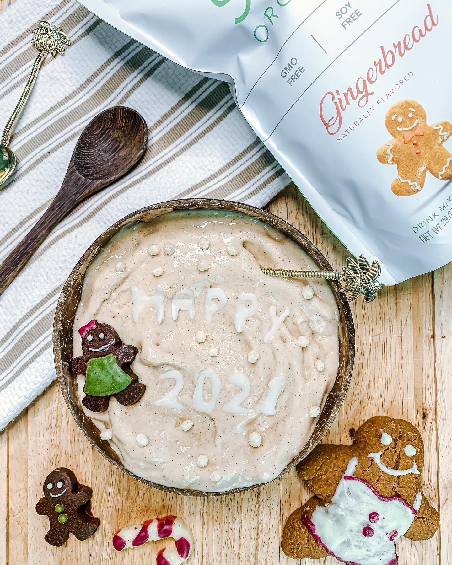 Gingerbread Smoothie Bowl