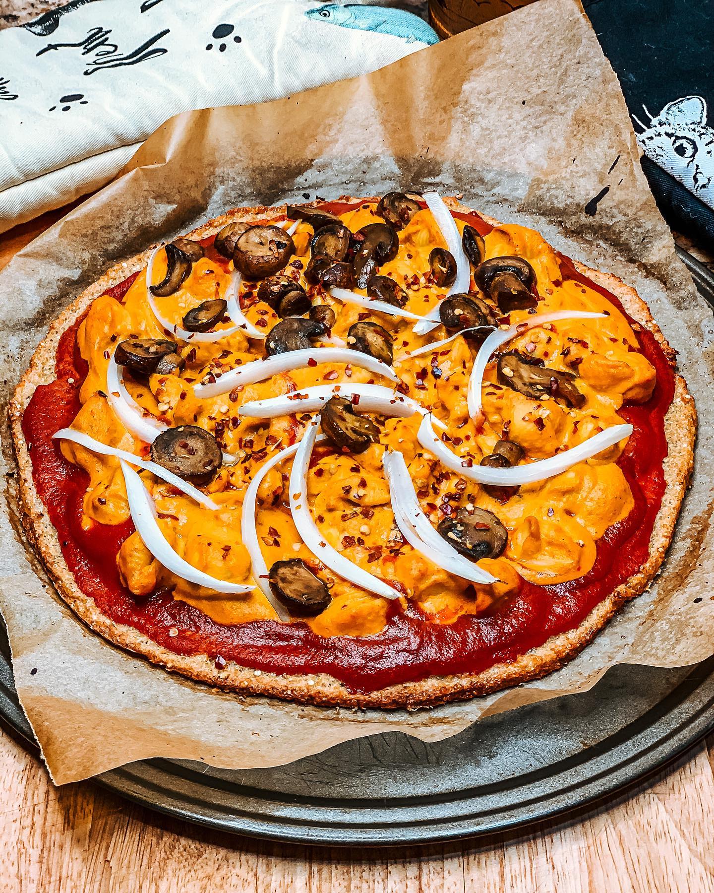 Quinoa Crust Mac & Cheese Pizza