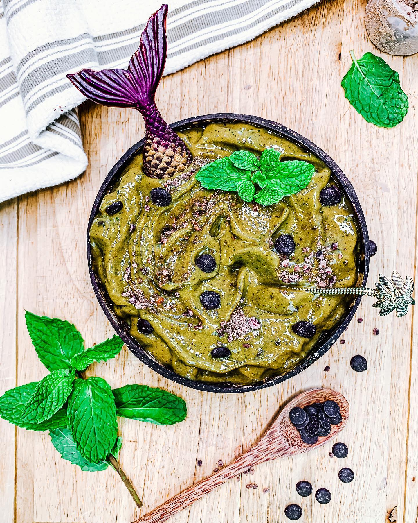 Chocolate Mint Smoothie Bowl