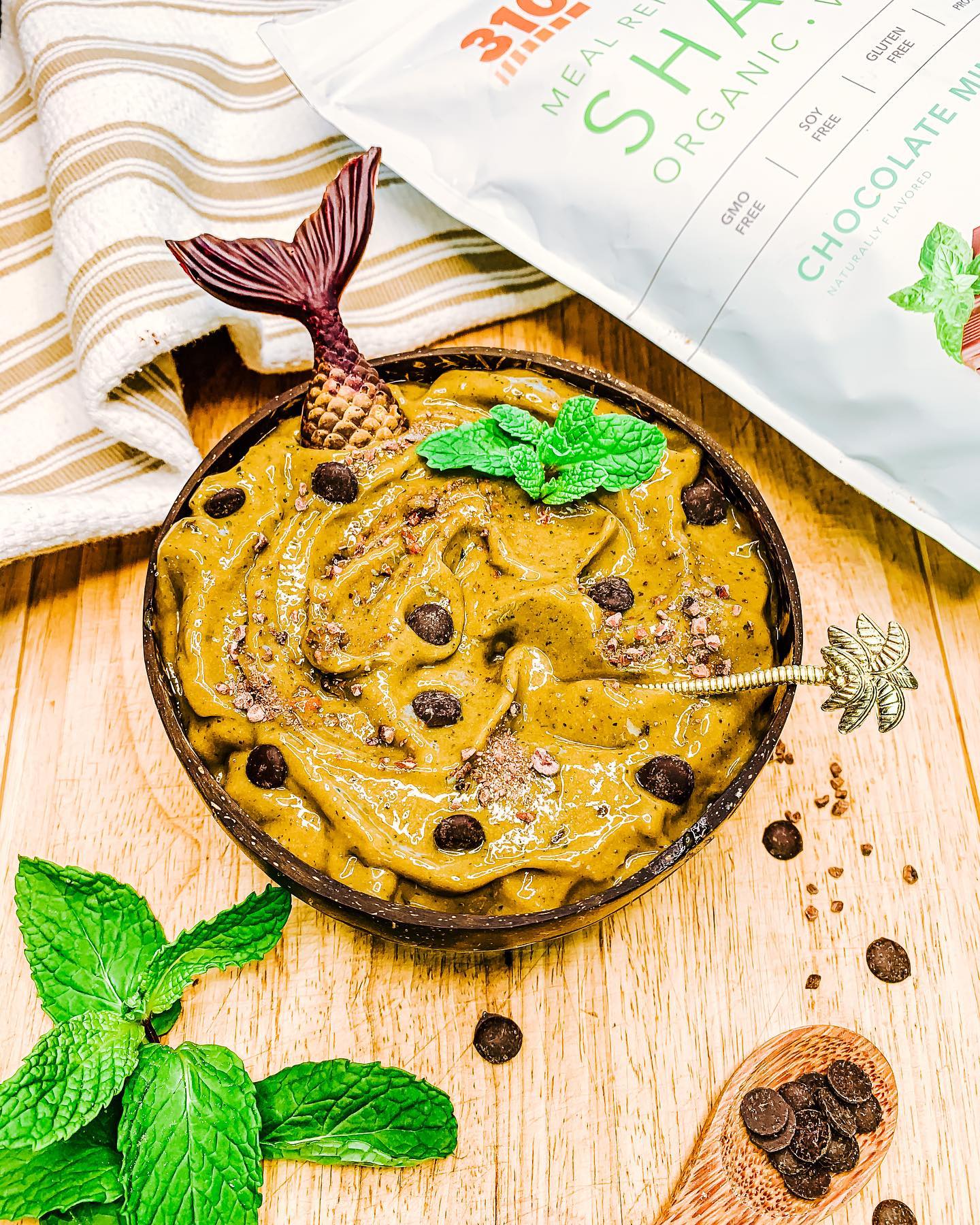 Chocolate Mint Smoothie Bowl