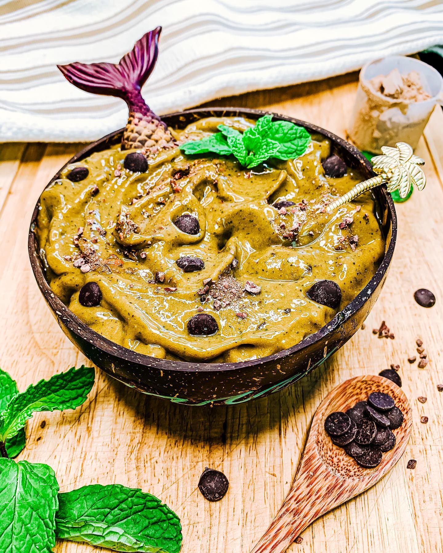 Chocolate Mint Smoothie Bowl