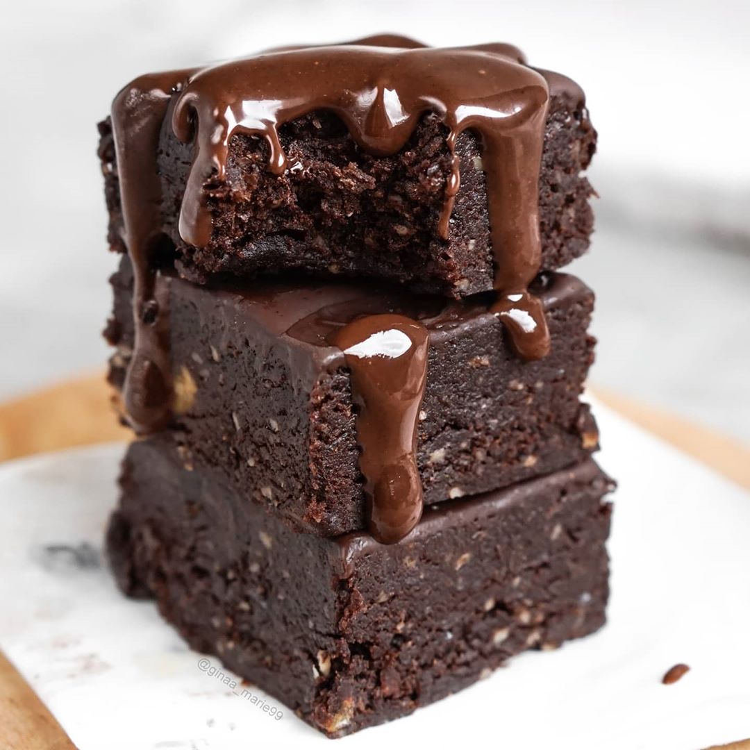 Healthy No-Bake Chocolate Hazelnut Brownies