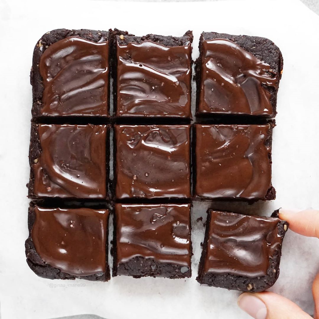 Healthy No-Bake Chocolate Hazelnut Brownies