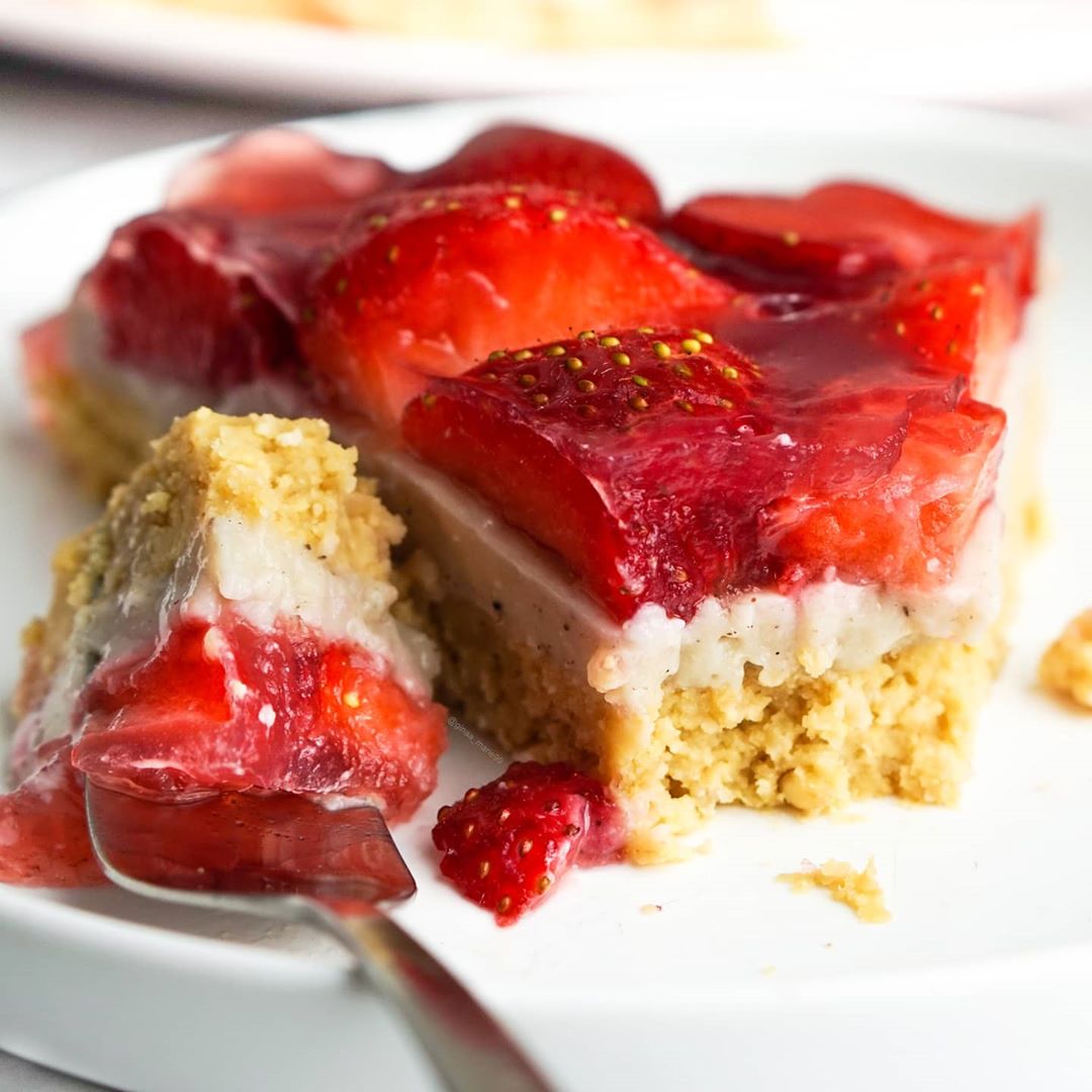 Healthy Strawberry Pudding Cake