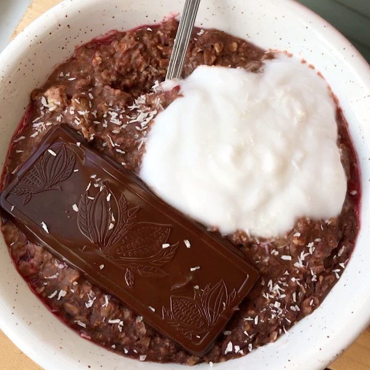 Chocolate Cherry Oatmeal Delight
