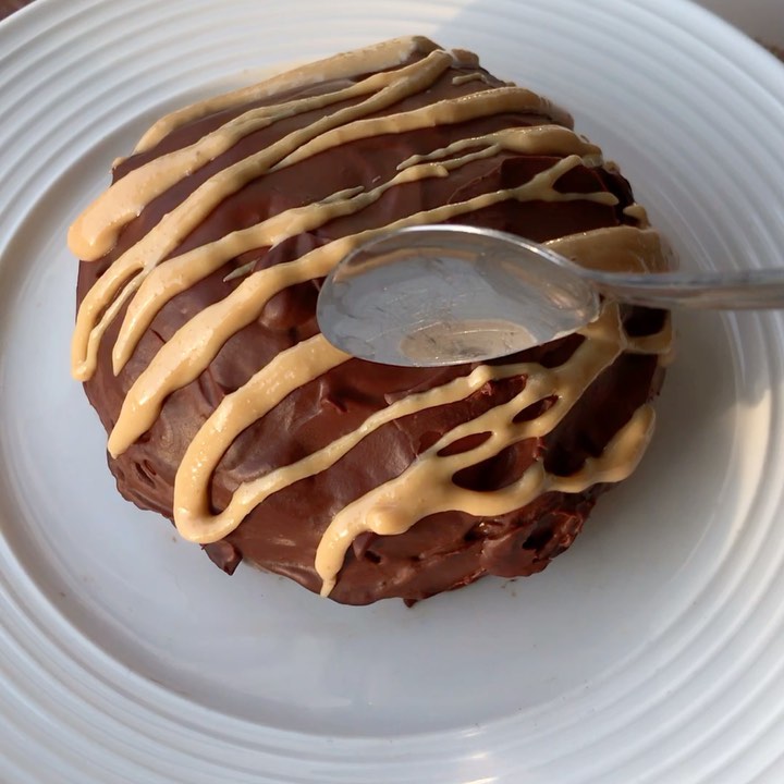 Peanut Butter Cup Overnight Oat Cake