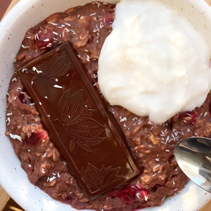Creamy Chocolate Raspberry Oatmeal