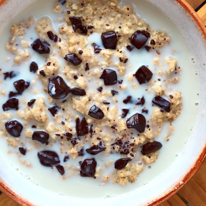Easy Chocolate Chip Microwave Oats