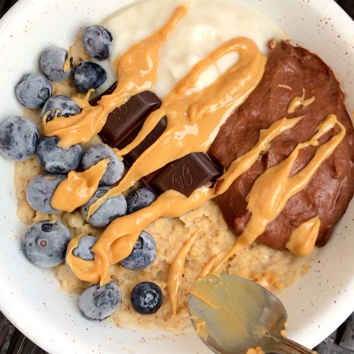 Vegan Chocolate Chickpea Cream Oatmeal Bowl