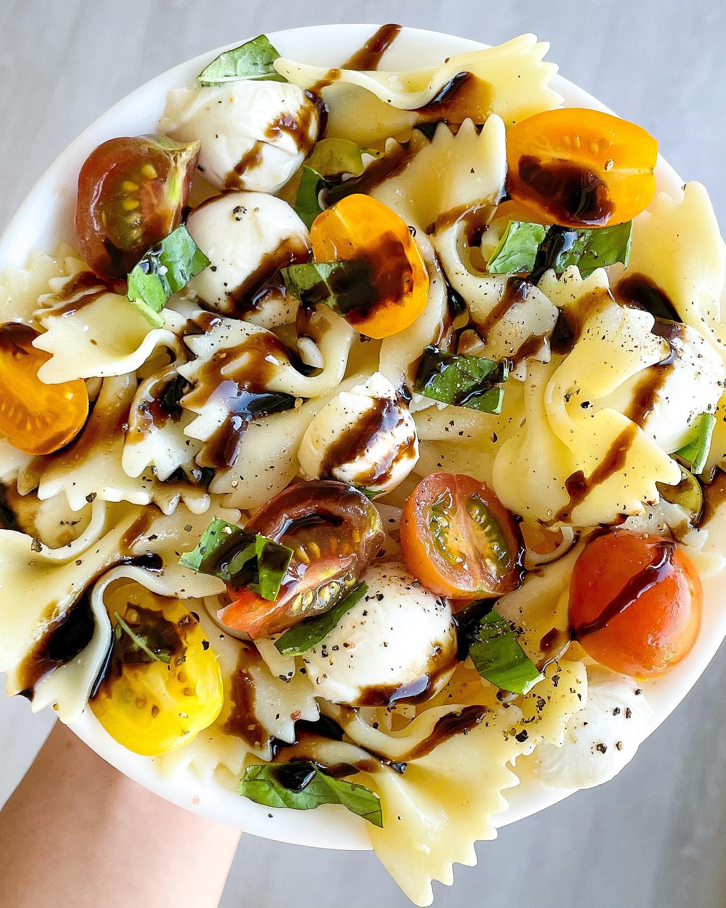 Easy Caprese Pasta Salad